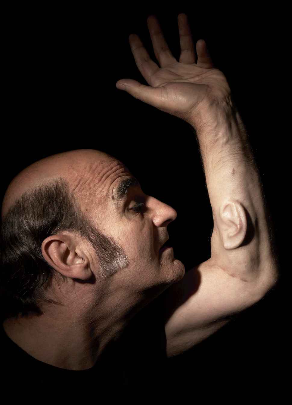 stelarc-ear-on-arm.jpg