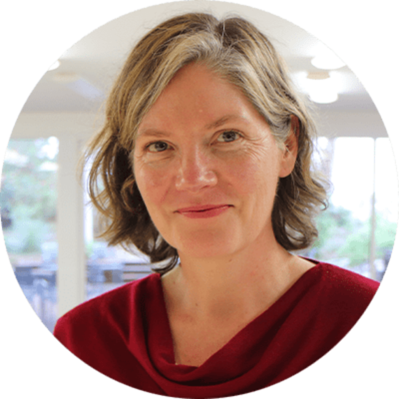 Dr Elizabeth Lynch